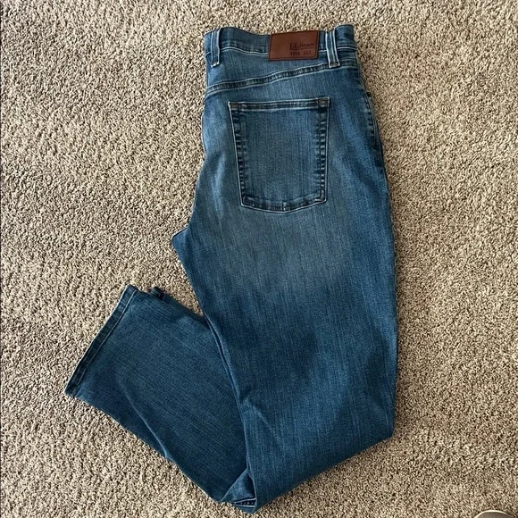 L.L. Bean Men's standard athletic Jeans - Picture 2 of 7